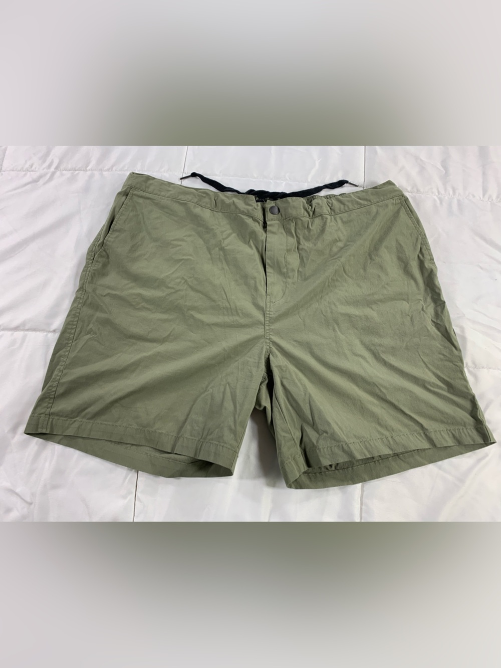 Pre loved TREASURE & BOND shorts womens size 2XL